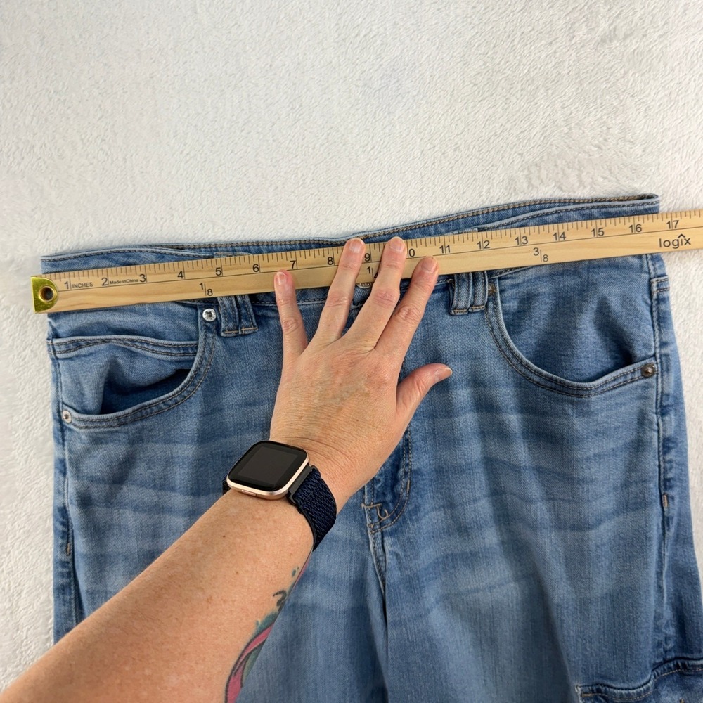 American Eagle 12 Super High Rise Baggy Wide Leg Cargo Stretch Jeans Light Blue - Picture 14 of 16